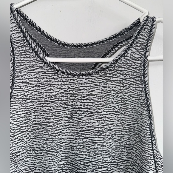 Lululemon Long Distance Tank size 4 - Picture 8 of 9